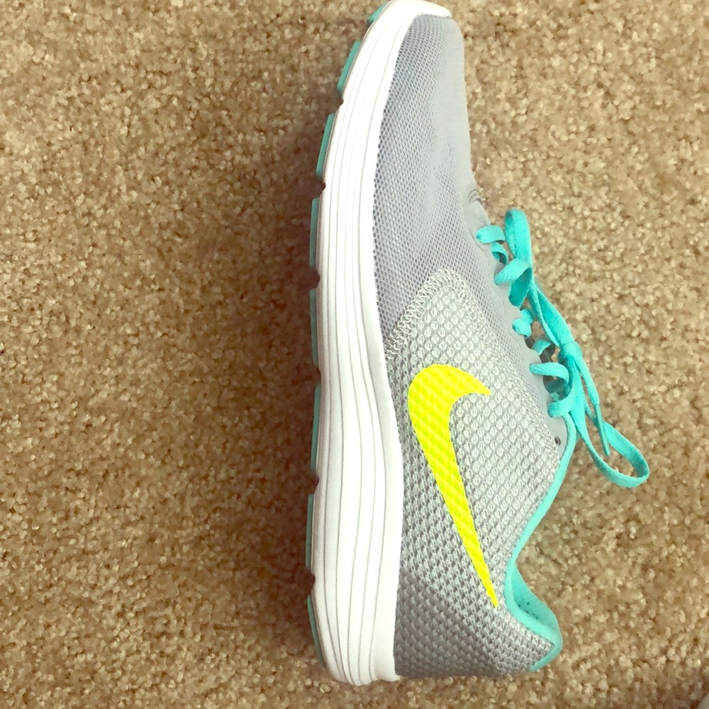 Nike Revolution 3